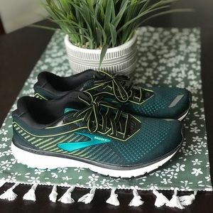Brooks ghost men’s size 9.5